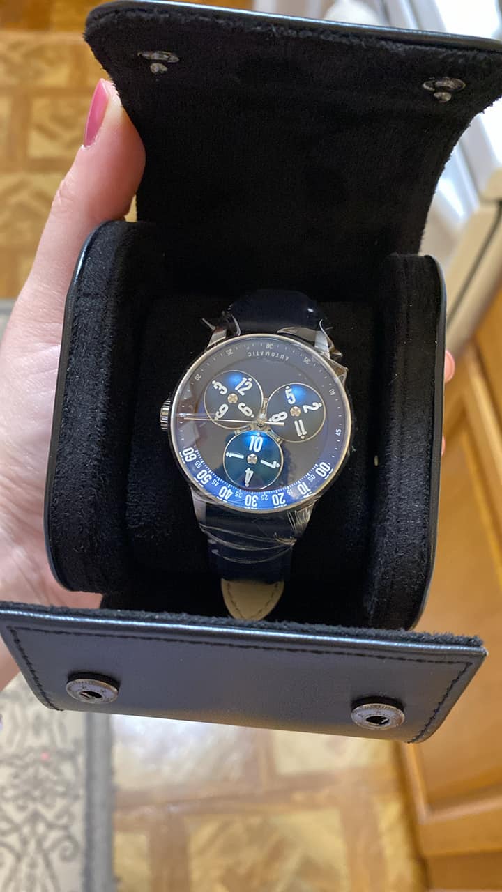 ロイヤルブルー