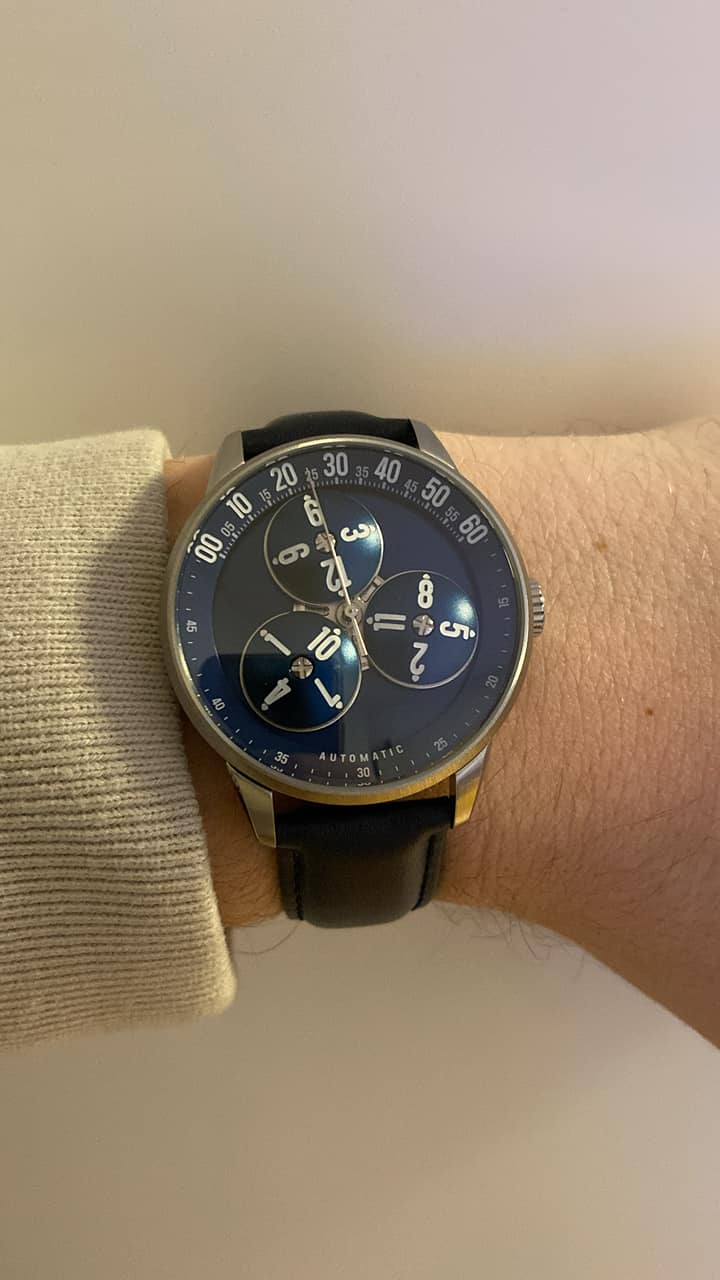 ロイヤルブルー